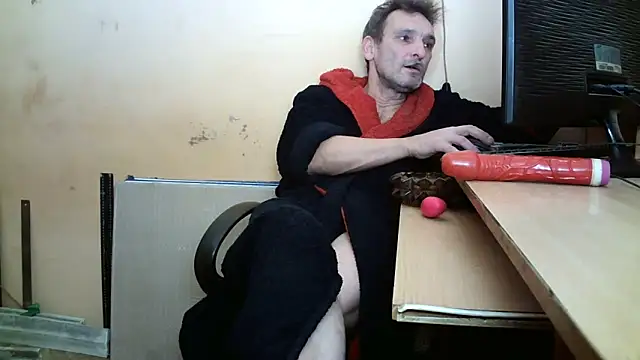 Snapshot of dundyFocus chatting on November 2025 03:56:02 PM dundyFocus online show from November 2025 03:56:02 PM