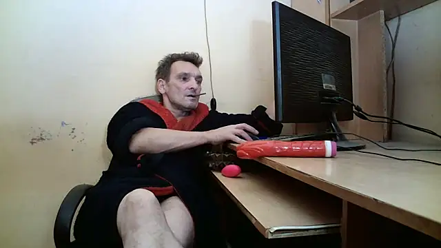 Snapshot of dundyFocus chatting on October 2025 03:42:01 PM dundyFocus online show from October 2025 03:42:01 PM