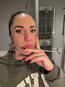 Clara-xoxo online show from January 2025 02:57:01 PM