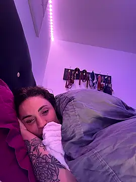 Clara-xoxo online show from January 2026 11:00:01 PM