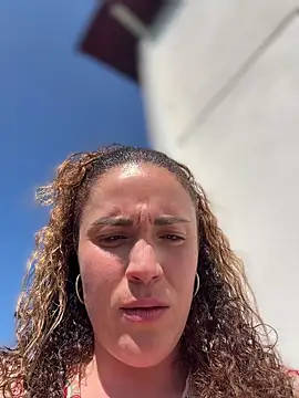 Clara-xoxo online show from March 2026 01:33:01 PM