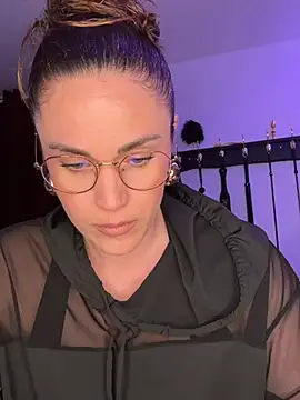 Clara-xoxo online show from March 2025 08:27:02 PM
