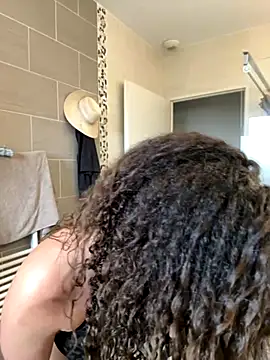 Clara-xoxo online show from December 2025 01:32:02 PM