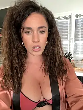 Clara-xoxo online show from November 2025 02:50:01 PM