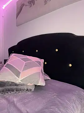 Clara-xoxo online show from March 2026 10:11:01 PM