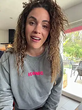 Clara-xoxo online show from March 2026 09:22:01 AM