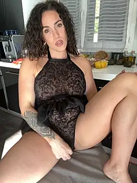 Clara-xoxo online show from November 2025 01:22:01 PM