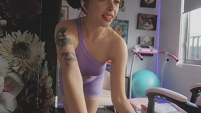makiyahbelle online show from April 2026 02:57:02 AM