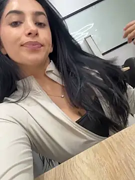 Snapshot of niko_robin chatting on November 2025 06:45:01 PM niko robin online show from November 2025 06:45:01 PM