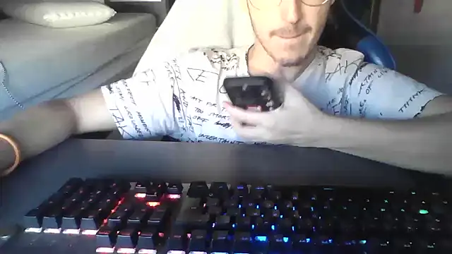 Troycm online show from October 2025 04:31:02 PM