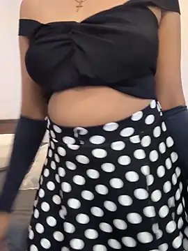 Snapshot of angelwavy chatting on December 2025 12:33:02 AM angelwavy online show from December 2025 12:33:02 AM