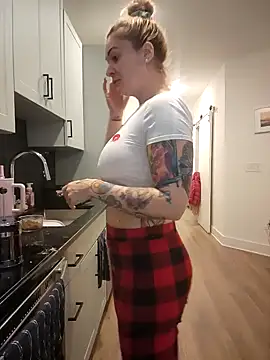 HollyTattoo online show from January 2025 01:25:02 PM