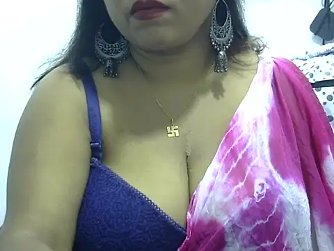 ROSEE MERRYYYY online show from April 2026 05:17:02 PM