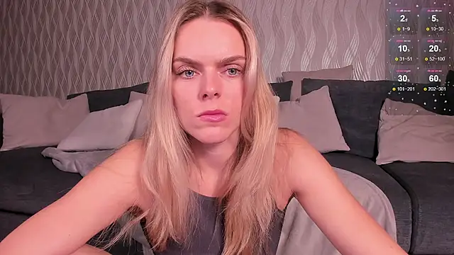 Snapshot of CharliSweet chatting on December 2025 01:39:02 PM CharliSweet online show from December 2025 01:39:02 PM