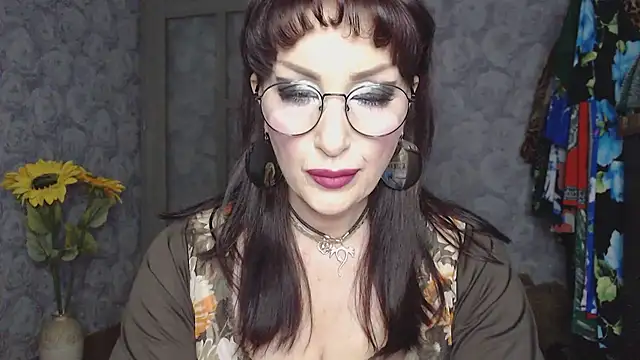 Snapshot of Aziza1 chatting on July 2026 01:11:01 PM Aziza1 online show from July 2026 01:11:01 PM