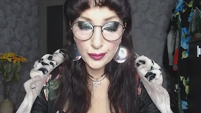 Aziza1 online show from October 2025 03:31:01 PM