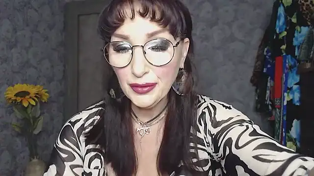 Snapshot of Aziza1 chatting on July 2026 02:25:02 PM Aziza1 online show from July 2026 02:25:02 PM