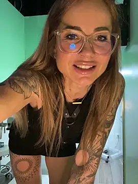 Snapshot of Etwas_neugierig chatting on February 2026 07:45:02 PM Etwas neugierig online show from February 2026 07:45:02 PM