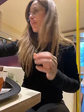 Snapshot of Etwas_neugierig chatting on March 2026 04:36:02 PM Etwas neugierig online show from March 2026 04:36:02 PM