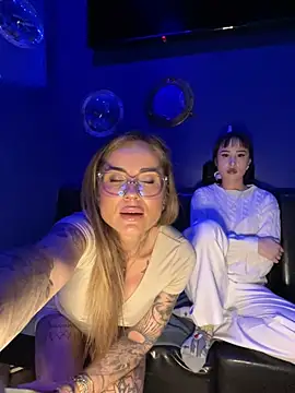 Snapshot of Etwas_neugierig chatting on February 2026 03:30:02 PM Etwas neugierig online show from February 2026 03:30:02 PM