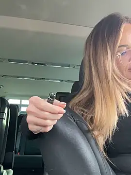 Snapshot of Etwas_neugierig chatting on March 2026 03:30:01 PM Etwas neugierig online show from March 2026 03:30:01 PM