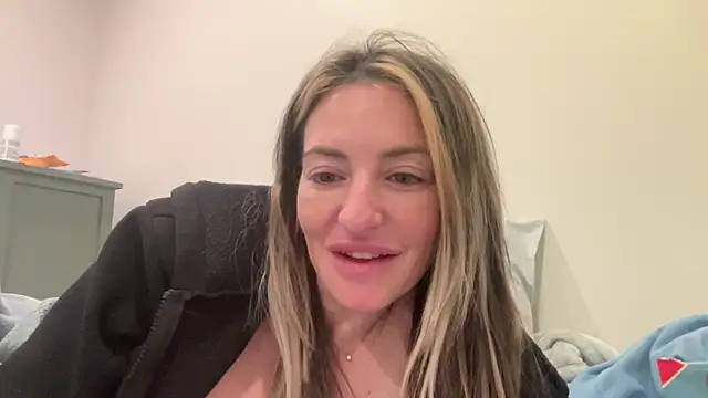 Snapshot of AmandaStarryNight chatting on December 2024 02:26:02 PM AmandaStarryNight online show from December 2024 02:26:02 PM