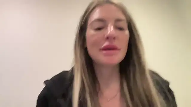 Snapshot of AmandaStarryNight chatting on December 2024 08:16:01 AM AmandaStarryNight online show from December 2024 08:16:01 AM