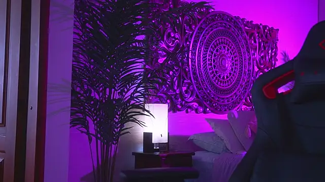 ambarEvans online show from April 2026 05:03:01 PM