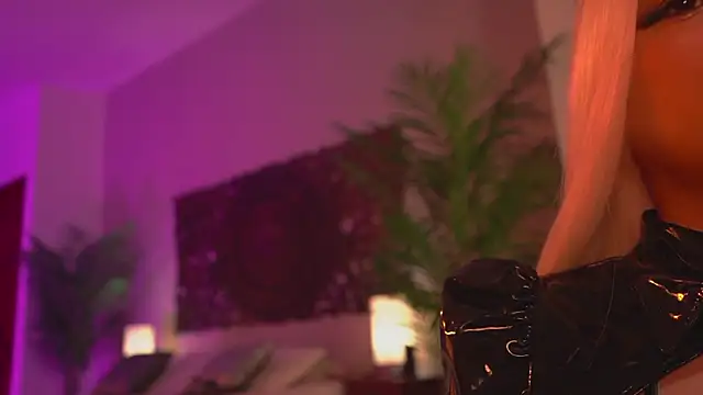 Snapshot of ambarEvans chatting on March 2025 10:42:01 PM ambarEvans online show from March 2025 10:42:01 PM