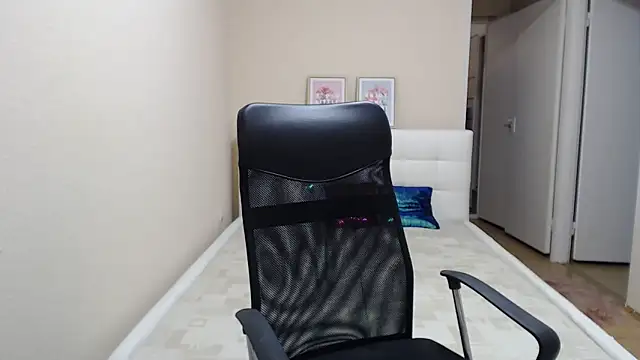 AnnaSweet18 online show from October 2025 06:53:02 PM