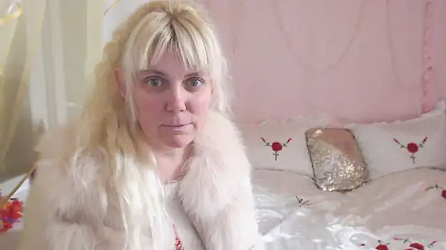 SunnySylvia online show from November 2025 02:28:02 PM