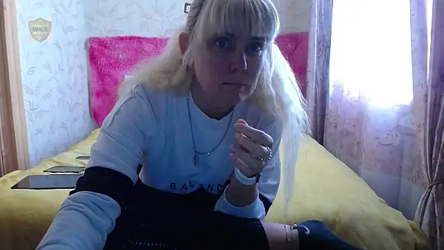 Snapshot of SunnySylvia chatting on June 2026 06:02:01 AM SunnySylvia online show from June 2026 06:02:01 AM