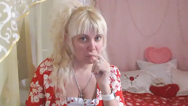 SunnySylvia online show from December 2025 04:13:01 PM