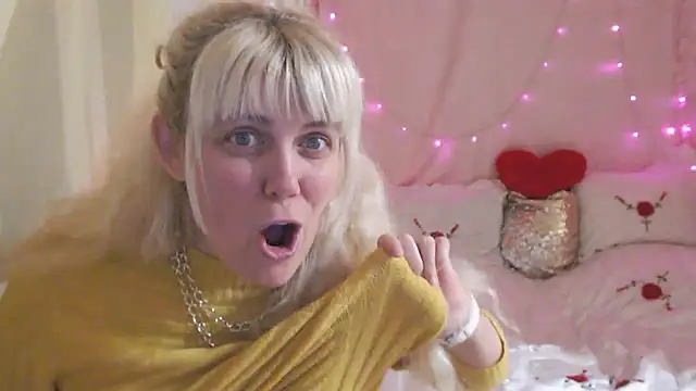 Snapshot of SunnySylvia chatting on March 2026 04:39:01 PM SunnySylvia online show from March 2026 04:39:01 PM