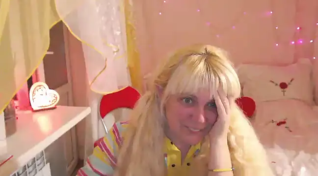 Snapshot of SunnySylvia chatting on March 2025 05:23:01 PM SunnySylvia online show from March 2025 05:23:01 PM