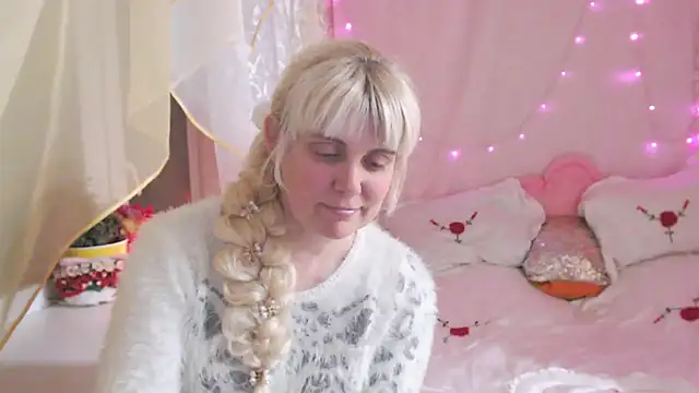 Snapshot of SunnySylvia chatting on March 2026 04:41:02 PM SunnySylvia online show from March 2026 04:41:02 PM