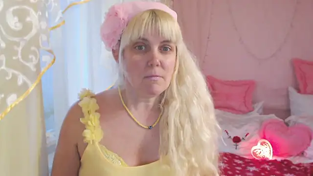 Snapshot of SunnySylvia chatting on February 2025 02:24:01 PM SunnySylvia online show from February 2025 02:24:01 PM