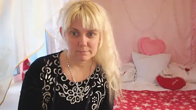 SunnySylvia online show from December 2025 06:40:01 AM