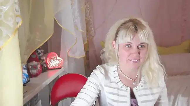 Snapshot of SunnySylvia chatting on December 2024 05:11:01 PM SunnySylvia online show from December 2024 05:11:01 PM