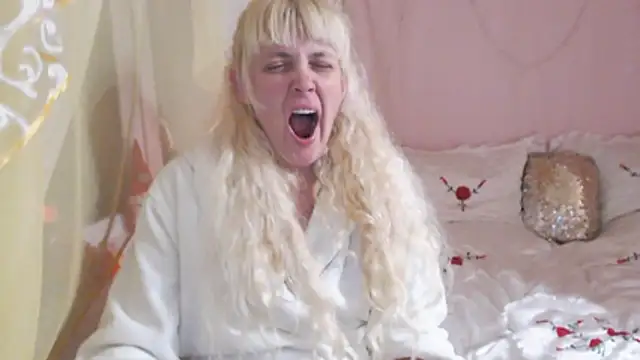 SunnySylvia online show from November 2025 05:35:01 PM