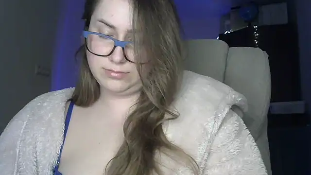 SeasonalSomeone online show from April 2026 10:05:01 PM