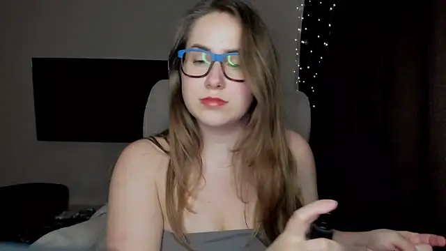 Snapshot of SeasonalSomeone chatting on October 2025 11:27:02 PM SeasonalSomeone online show from October 2025 11:27:02 PM