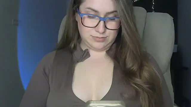 SeasonalSomeone online show from April 2026 11:22:02 PM