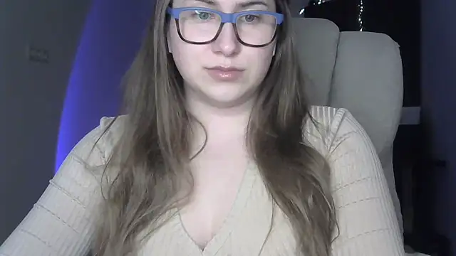 SeasonalSomeone online show from April 2026 11:00:02 PM