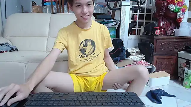 Snapshot of andrewooi chatting on March 2025 02:10:02 PM andrewooi online show from March 2025 02:10:02 PM