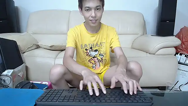 Snapshot of andrewooi chatting on February 2025 04:54:02 PM andrewooi online show from February 2025 04:54:02 PM