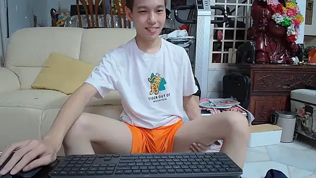 Snapshot of andrewooi chatting on January 2025 02:46:02 PM andrewooi online show from January 2025 02:46:02 PM
