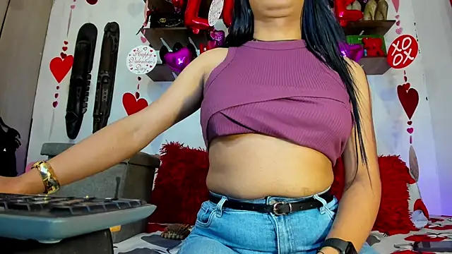 Snapshot of sashasweethot chatting on March 2025 04:23:02 AM sashasweethot online show from March 2025 04:23:02 AM