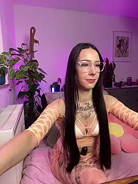 Snapshot of Trixie-Tainted chatting on February 2025 05:31:02 PM Trixie-Tainted online show from February 2025 05:31:02 PM