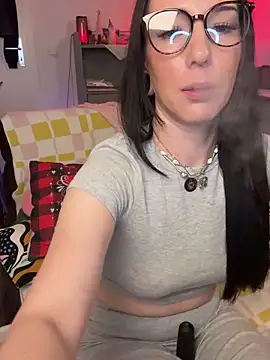 Trixie-Tainted online show from December 2025 09:43:01 PM